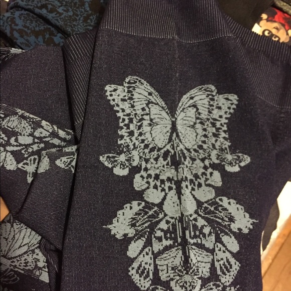 FABLETICS, butterflies 🦋,blue Capri-leggings LG - Picture 14 of 15